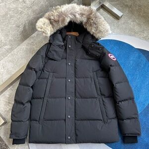 Canada Goose Black Puffer Jacket with Fur Trim🐻❄️